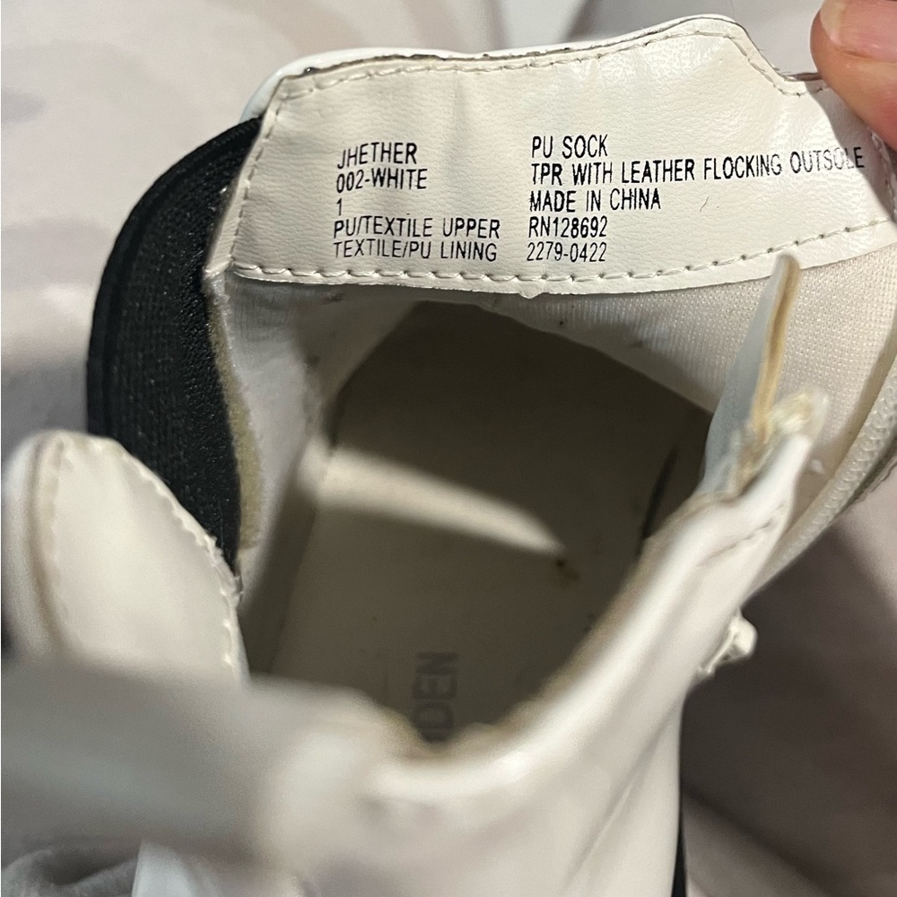 Steve Madden White and Black Sandals - Picture 10 of 11